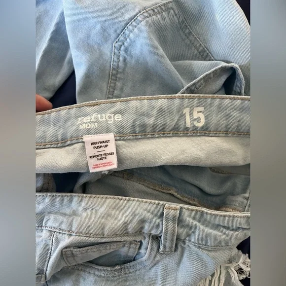 Mom Jeans - Picture 3 of 3